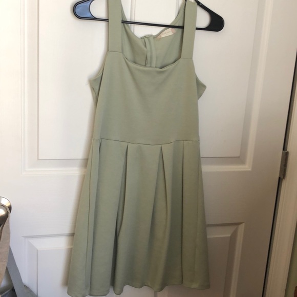 Altar’d State Sage Green Short Dress, Structured and gathered waist EUC small - Picture 4 of 16